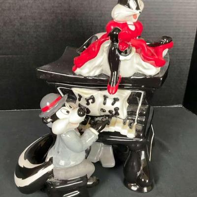 Looney Tunes Pepe Le Pew and Fifi Cookie Jar