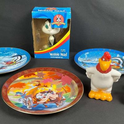 Looney Tunes Collectible Set: Pepe Le Pew and Foghorn Leghorn Salt and Pepper Shakers with Plate