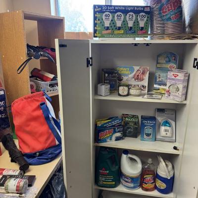 Clorox, draino, lightbulbs, red solo cups