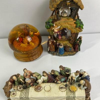 Working Music Box Lot – Nativity & Village Scenes