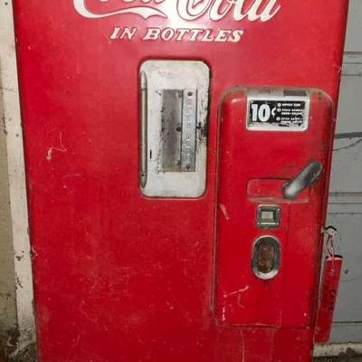 Retro Coca-Cola Bottle Vending Machine