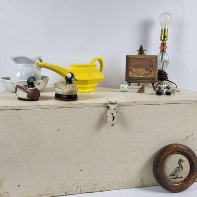 Vintage Décor and Collectibles Lot – Ducks, Pottery, Lamp & More
