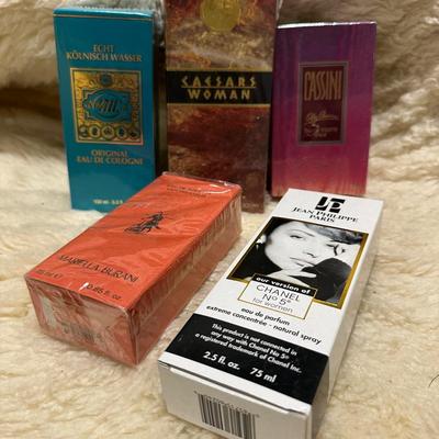 An Assortment Of Nostalgic Fragrance 