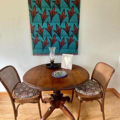 Very sweet tete-a-tete table with pair of vintage Josef Hoffmann 811 Prague bentwood chairs