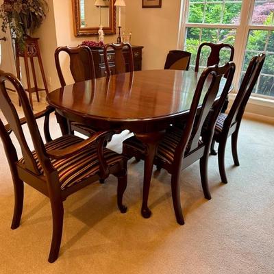 Sale Photo Thumbnail #3: Ethan Allen Dining Room Set with 8 Chairs