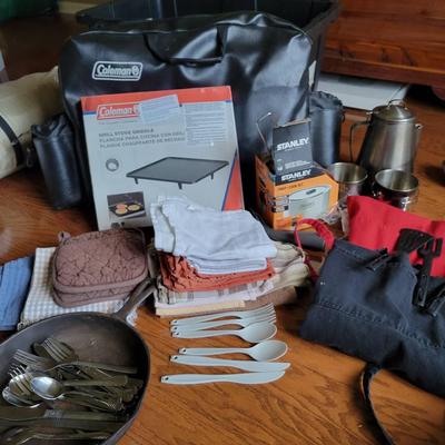 Coleman Instastart Grill W/carry Case And 2 Propane Bottles,