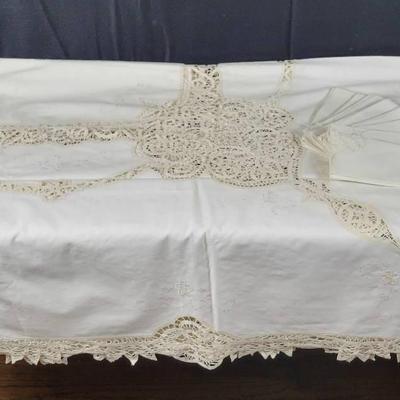 Vintage lace Tablecloth W/8 Matching Napkins