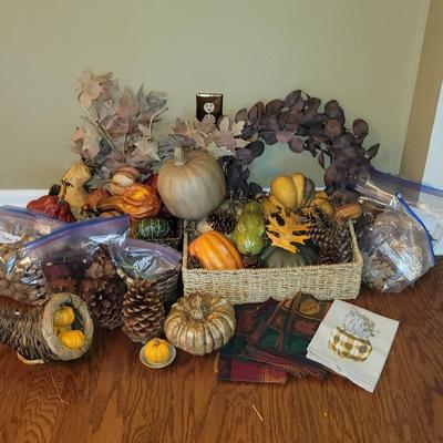 Assorted Fall Decorations: (2) Large Baskets, Wreath, Napkins, Etc