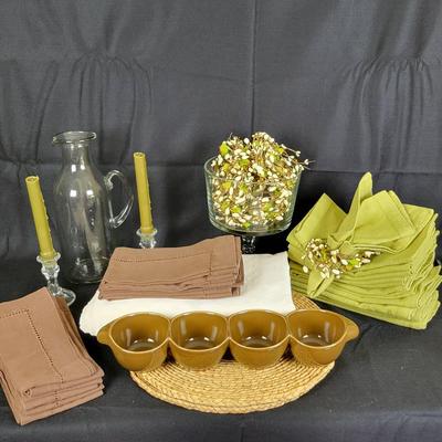 Taste Of Home Serving Dish, 2 Sets Of Linen Napkins, (12) Napkins Rings
