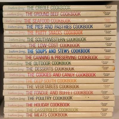 Set/19 Southern Living Cookbooks Published by Oxmoor House in 1976