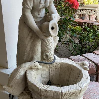 Water Fountain - Peeking Ducks