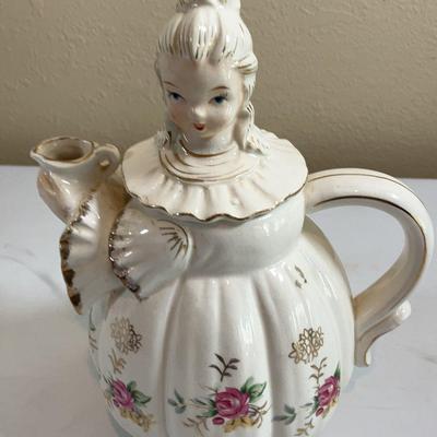 Lipper & Mann Victorian Teapot & Music Box