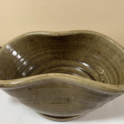 Crimped Edge Pottery Bowl - Beige