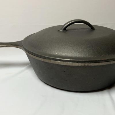 Lodge Cast Iron Pan 10 1/4” With Lid 