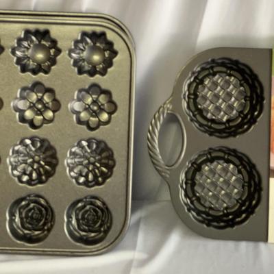 Nordic Wear Petite Fours Pan And Shortcake Basket