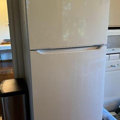Refrigerator. Nearly new. 