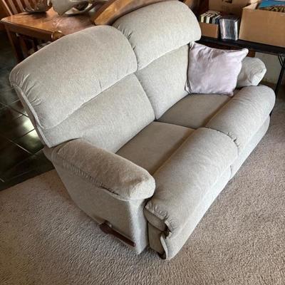 Lazyboy loveseat

