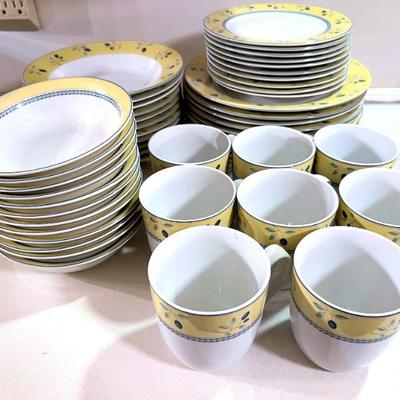 Sale Photo Thumbnail #30: Large Royal Doulton "Blueberry" dinnerware set