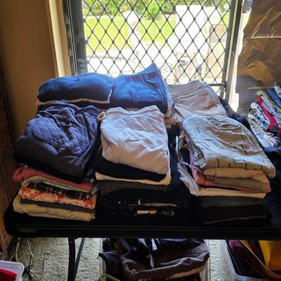 Women's clothing - hundreds of pieces new with tags