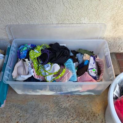 Women's clothing - hundreds of pieces new with tags