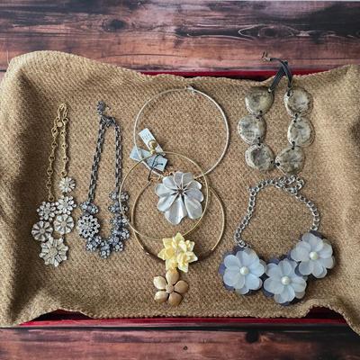 Women's jewelry and accessories