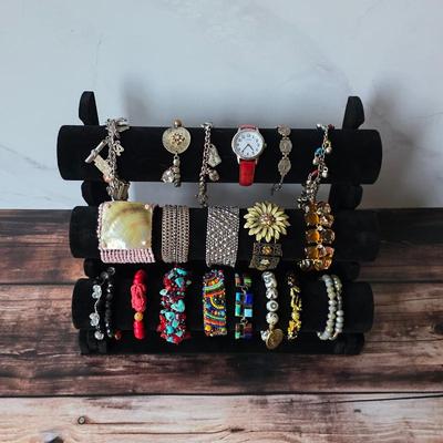 Women's jewelry and accessories