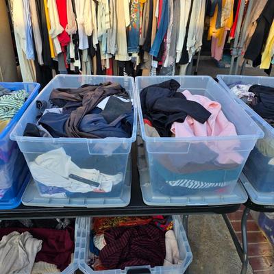 Women's clothing - hundreds of pieces new with tags