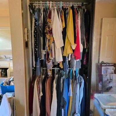Women's clothing - hundreds of pieces new with tags