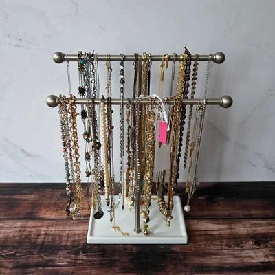 Women's jewelry and accessories