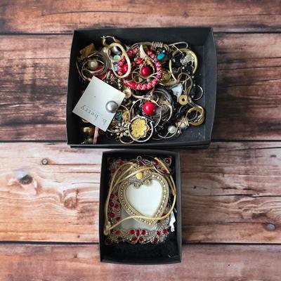 Women's jewelry and accessories