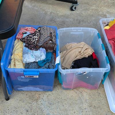 Women's clothing - hundreds of pieces new with tags