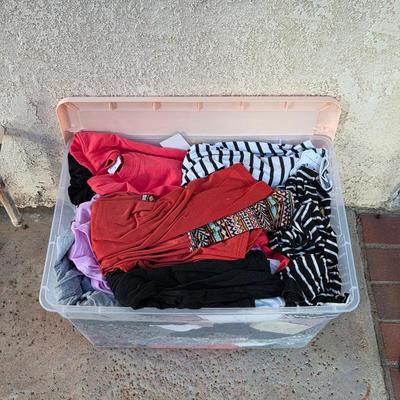 Women's clothing - hundreds of pieces new with tags