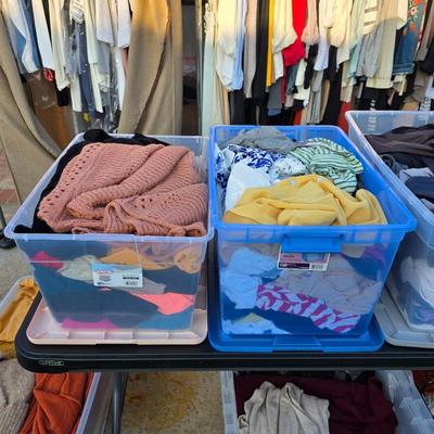 Women's clothing - hundreds of pieces new with tags