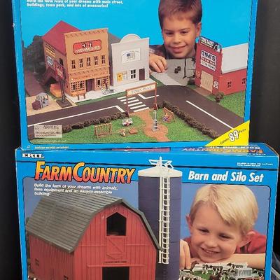 ERTL Farm Country "Farm Town Set" and "Barn And Silo Set" /no farm animals