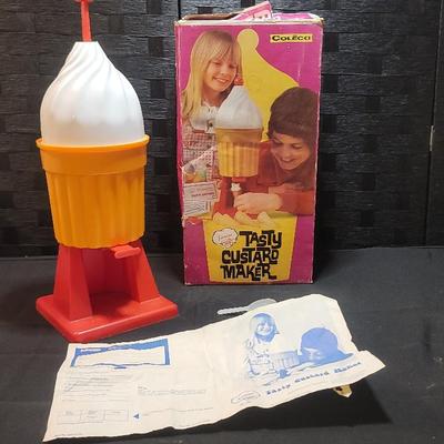 1973 Coleco Junior Chef "Tasty custard Maker" (no gross vintage mixes) 
