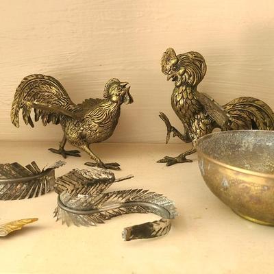 Vintage Brass/bronze/ Metal Fighting Cockerells, Bowl, Feathers?, And Butterfly