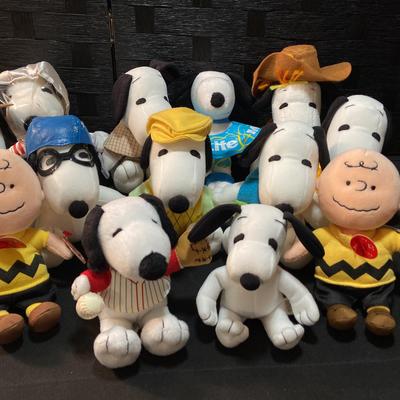 13 Snoopy & Charlie Brown Plushies 