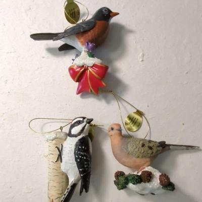 The Danbury Mint : The Songbird Christmas Ornament Collection