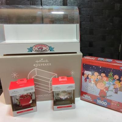 Hallmark Keepsake Ornament Display Case & Peanuts Puzzle And Ornament 