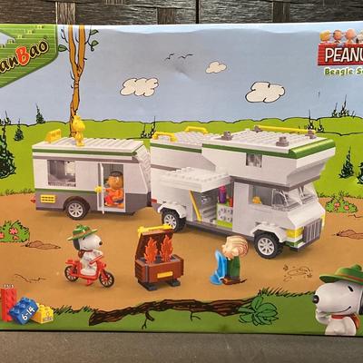 BanBao Peanuts Beagle Scout Building Block Set 