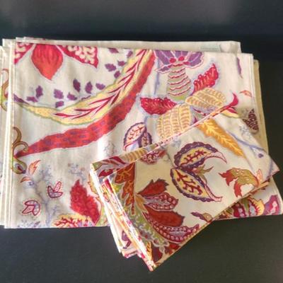 Pottery Barn 7.5 Ft Cotton/Linen Table Runner + 4 Matching Napkins -- Appear Not To Have Been Used