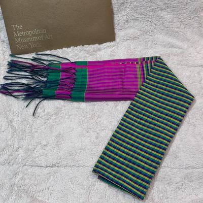 Metropolitan Museum Of Art #2 - Scarf With Paper