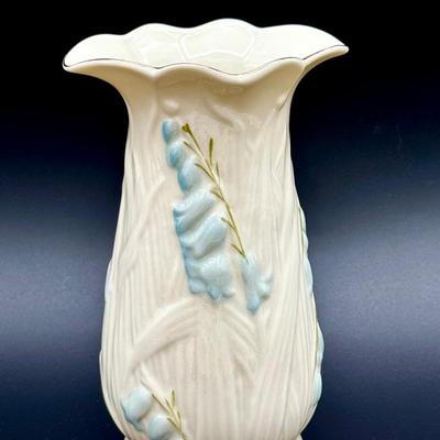 Belleek Bluebell Vase with Scalloped Rim