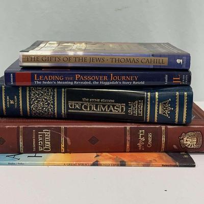 Chumash Of Genesis And The Torah With Ancillary 