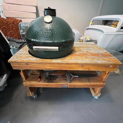 Large Green Egg with Rolling Wood Cart