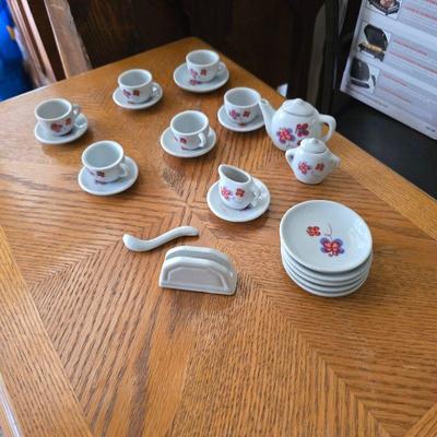 Doll house tea set