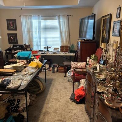 Sale Photo Thumbnail #374