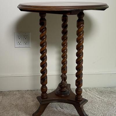 Pedestal Table with Turned Legs