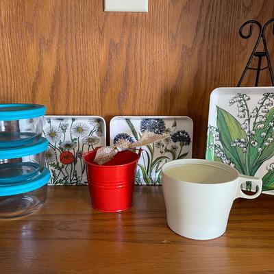 Vintage Dishes and Decor 