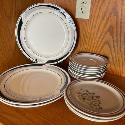 "Newcor", "Keltcraft", Stoneware and More 